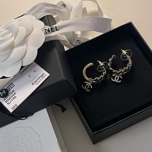 【Sold】Chanel 22B leather hoop earring 2022 latest collection